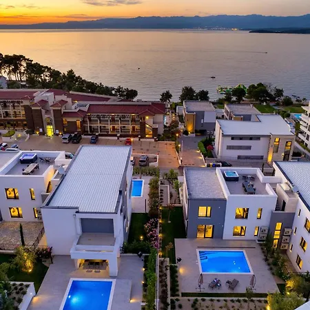 דירה In With House Sea View
