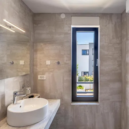 Lejlighed In With House Sea View Malinska