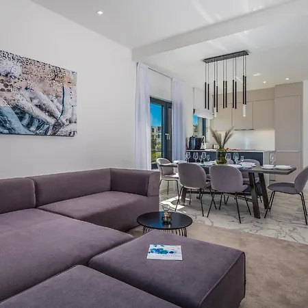 Appartamento In With House Sea View