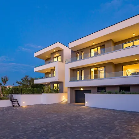 In With House Sea View *